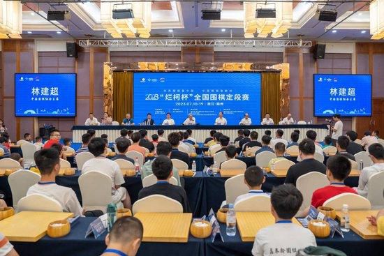 曾的计谋特勤队兵王凌峰因心理创伤退役，并担起了扶养mm的责任。但是正值芳华背叛期的mm跟他的豪情其实不好，攀比心理严重的她，失慎落进假贷组织的骗局。得知mm被不法组织绑走后，凌峰呼唤了曾的战友起头一路追踪绑匪的路迹，历经曲折终究找到mm，却也历经了战友的变节、救赎和牺牲，尽显英雄迟暮的豪情与无奈。